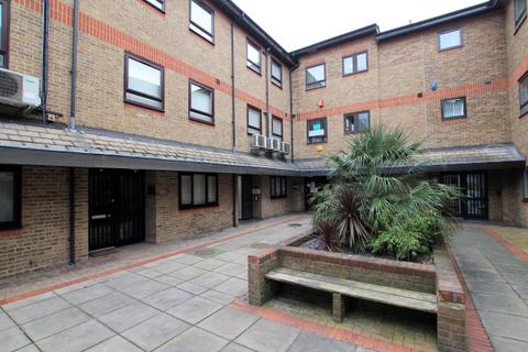 1 bedroom apartment to rent, Holgate Court, Romford RM1