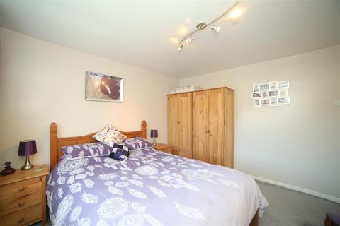 32 School Grove, Oakengates, Telford, TF2 6BQ