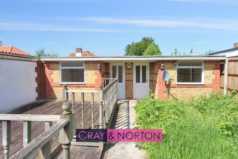 3 bedroom semi-detached house to rent, Denning Avenue, Croydon, CR0