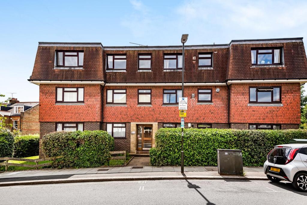 Ridgway Place, Wimbledon 3 bed flat £575,000