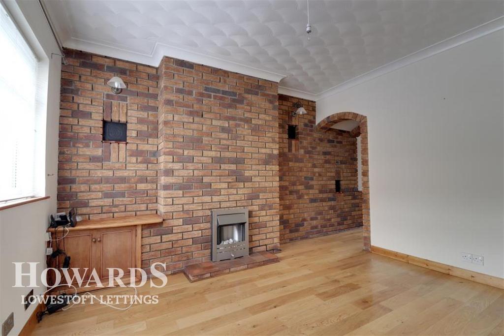 Queens Road, Lowestoft 3 bed terraced house £750 pcm (£173 pw)