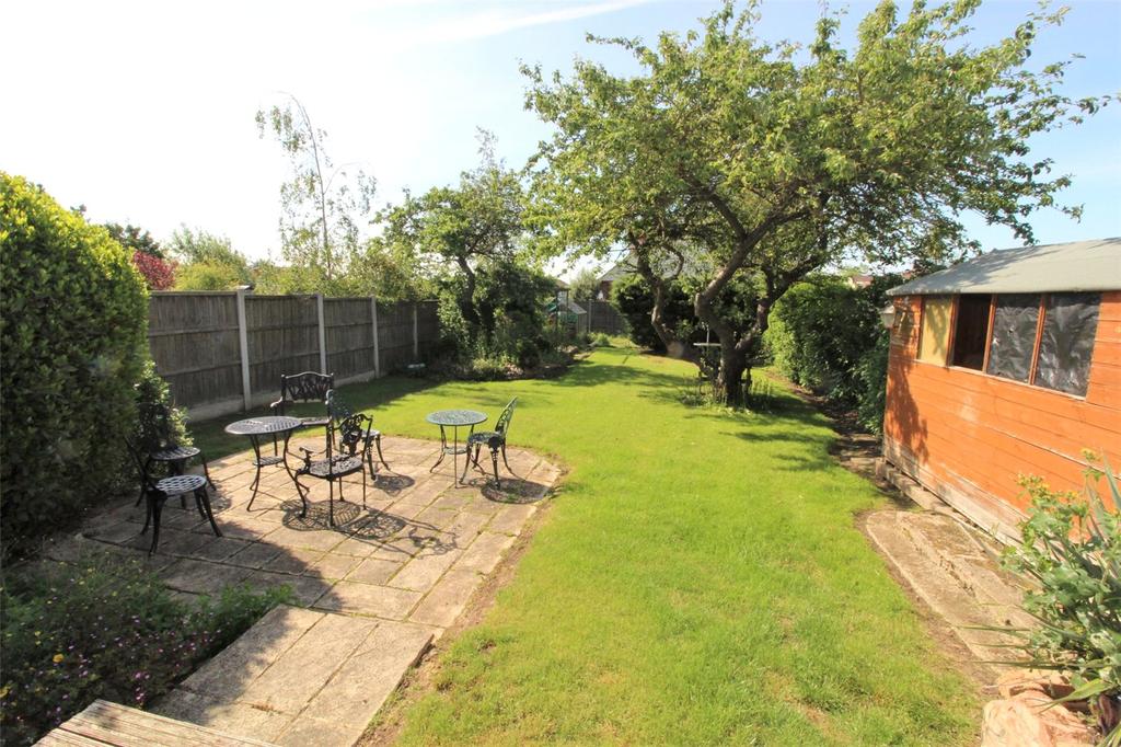 Kimberley Road, Benfleet, SS7 4 bed detached house £425,000