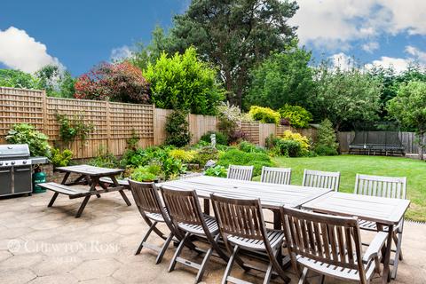 2 Asher Drive, Ascot, SL5 8LJ