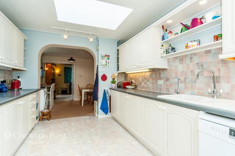 2 Asher Drive, Ascot, SL5 8LJ