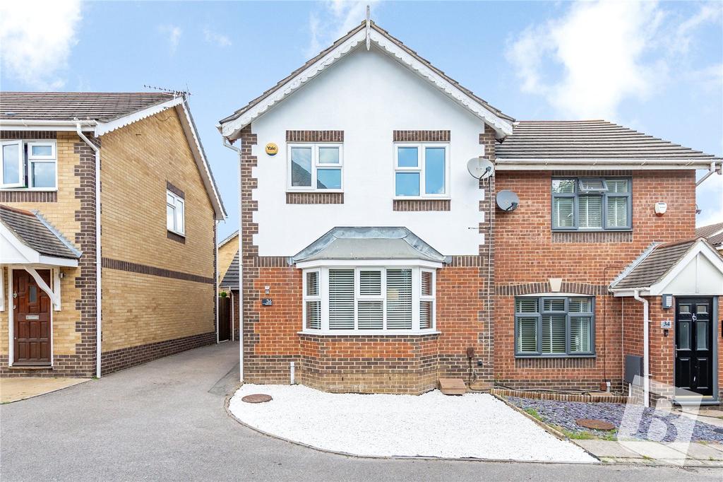 Daniel Close, Chafford Hundred... 3 bed semidetached house £400,000