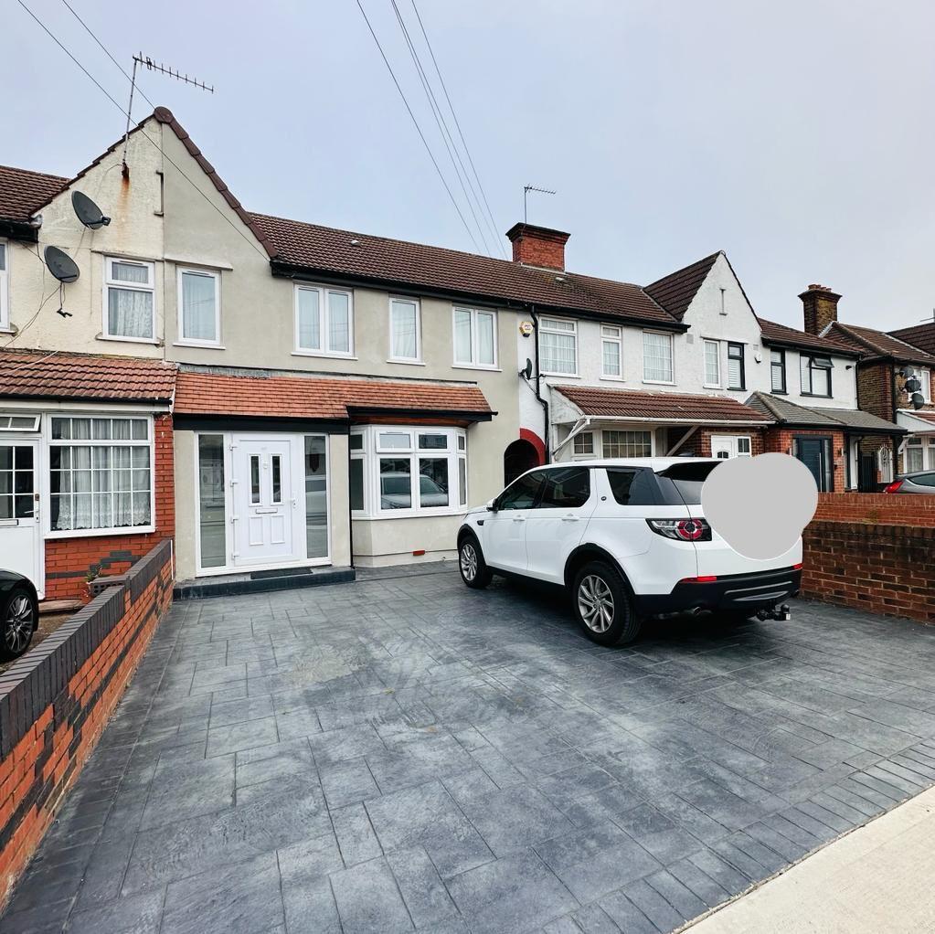 Hayes, UB4 3 bed end of terrace house to rent £2,100 pcm (£485 pw)