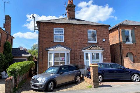 3 bedroom semi-detached house to rent, Glade Road, Marlow SL7