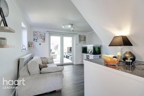 18 Kestrel Way, Luton, LU4 0UD