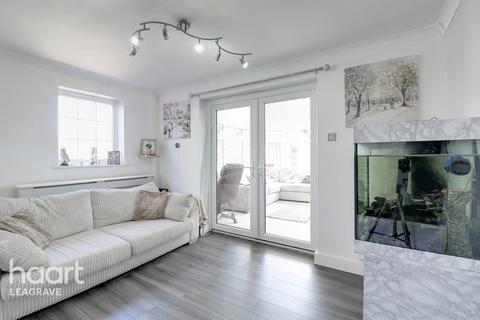 18 Kestrel Way, Luton, LU4 0UD