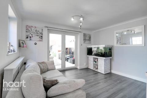 18 Kestrel Way, Luton, LU4 0UD