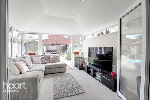 18 Kestrel Way, Luton, LU4 0UD