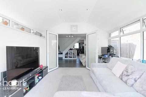 18 Kestrel Way, Luton, LU4 0UD