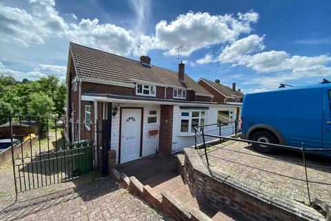 5 bedroom semi-detached house to rent, Mayhew Crescent, Hp13