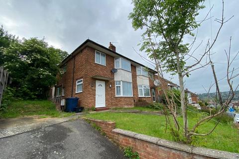 3 bedroom semi-detached house to rent, Whitelands Road, Hp12