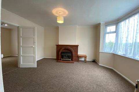 3 bedroom semi-detached house to rent, Whitelands Road, Hp12