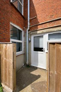 1 bedroom flat to rent, Abecromby Avenue,