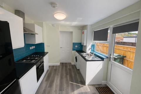 1 bedroom flat to rent, Abecromby Avenue,