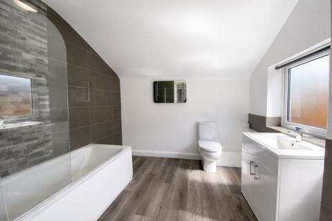 1 bedroom flat to rent, Abecromby Avenue,