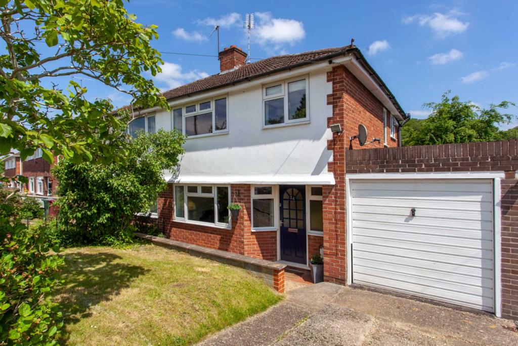 Sheridan Avenue, Caversham, Reading 3 bed semidetached house £469,950