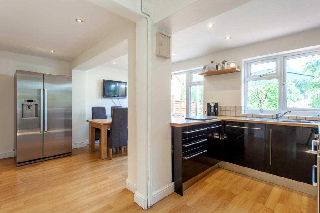 Sheridan Avenue, Caversham, Reading 3 bed semidetached house £469,950
