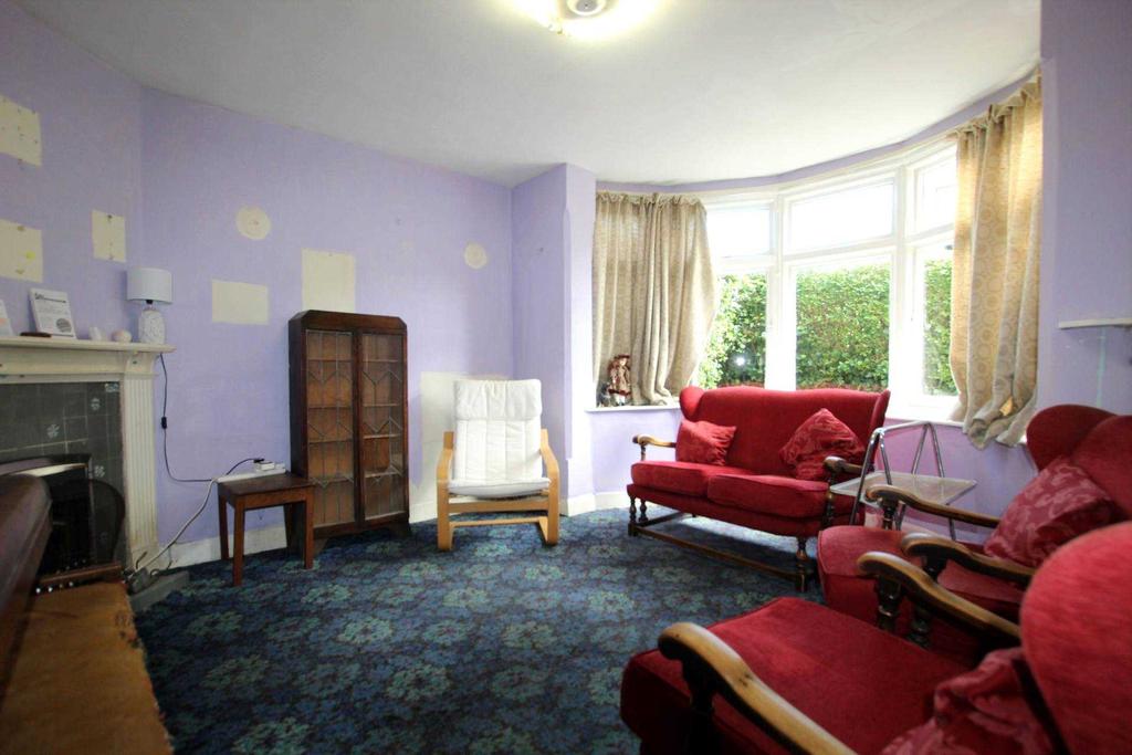 Harrogate Road, Caversham Heights 4 bed detached house £550,000
