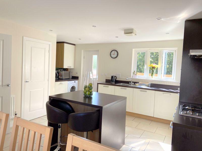 Orleigh Cross, Newton Abbot 4 bed detached house £1,500 pcm (£346 pw)