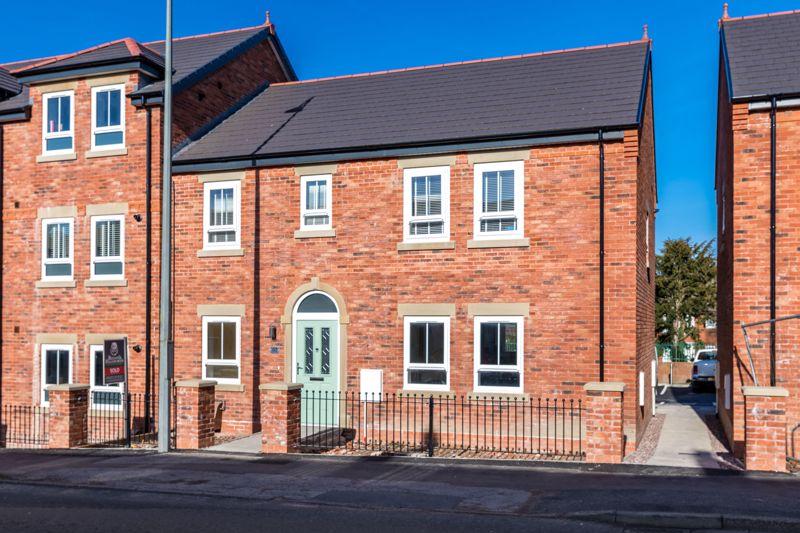 151 Preston Road, Standish, WN6 0NP 2 bed apartment £675 pcm (£156 pw)