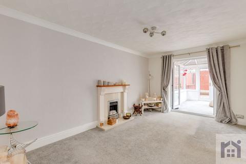 15 Hunts Field, Clayton Le Woods, Chorley, PR6 7TT