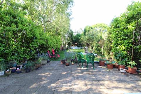 8 Fairway, Walsall, WS4 1RP