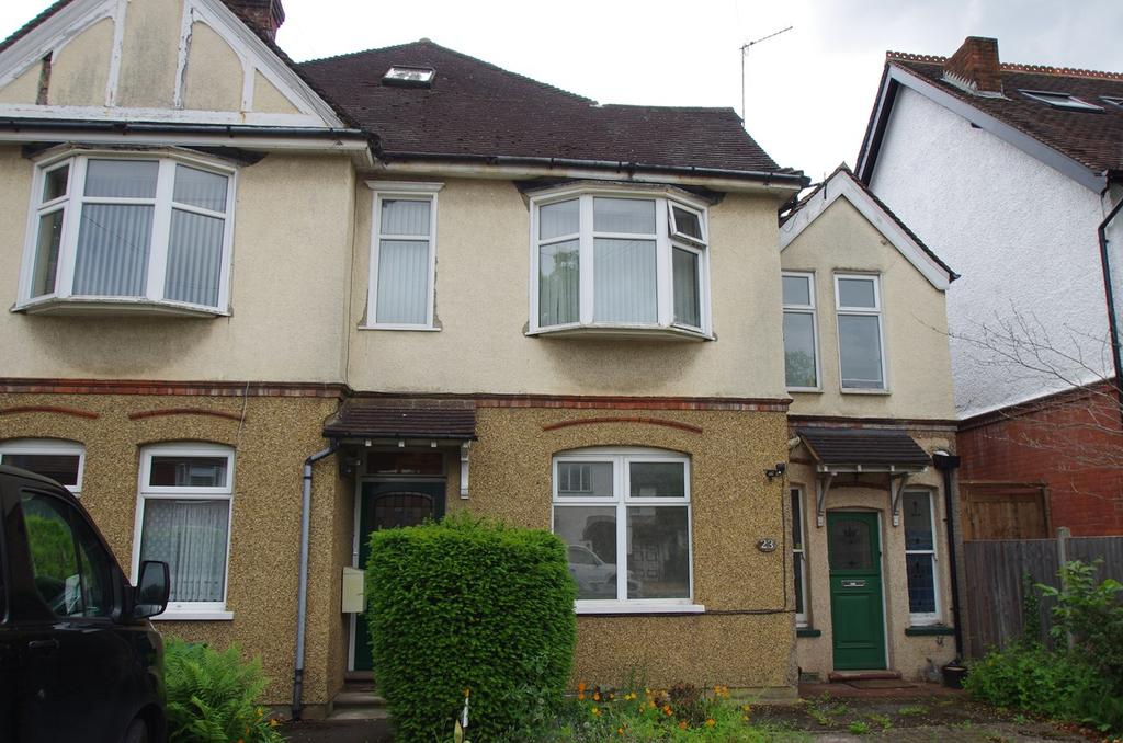 Belmont Road, Bushey, WD23 Studio £800 pcm (£185 pw)