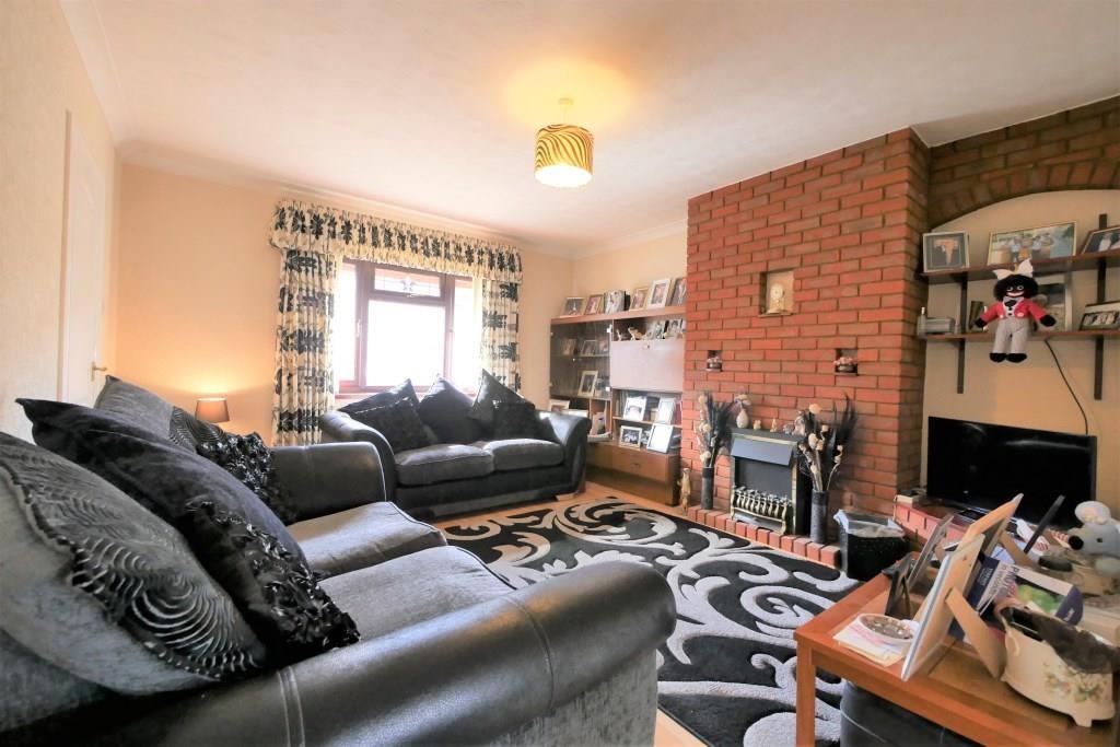 Moore Road, Ipswich 3 bed semidetached house £215,000