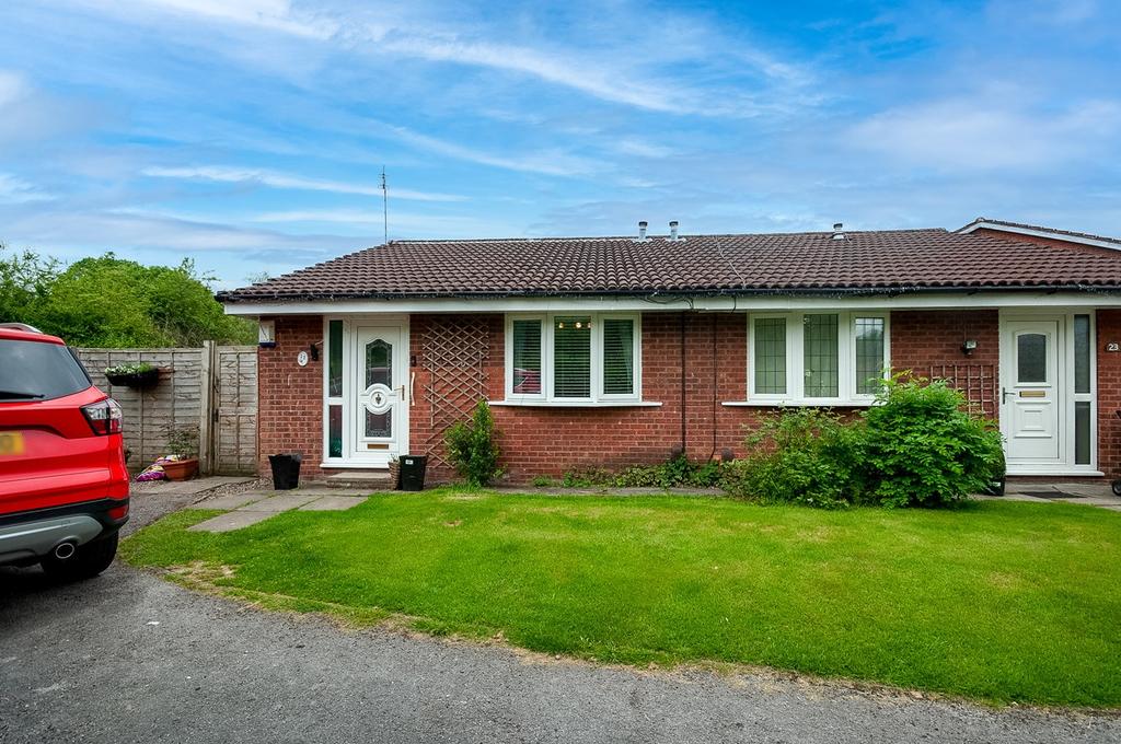 Mansfield Close, Birchwood... 2 bed semidetached bungalow £200,000