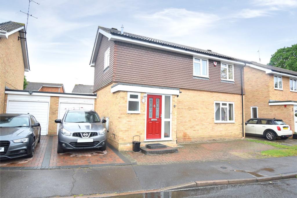 Moray Avenue, College Town... 3 bed link detached house £1,500 pcm (£