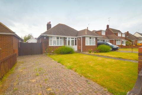 3 bedroom detached bungalow to rent, Birdsfoot Lane, Luton, Bedfordshire, LU3 2DG