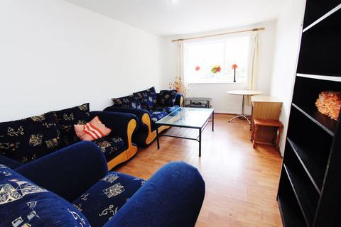 1 bedroom flat to rent, Makepeace Road, Northolt