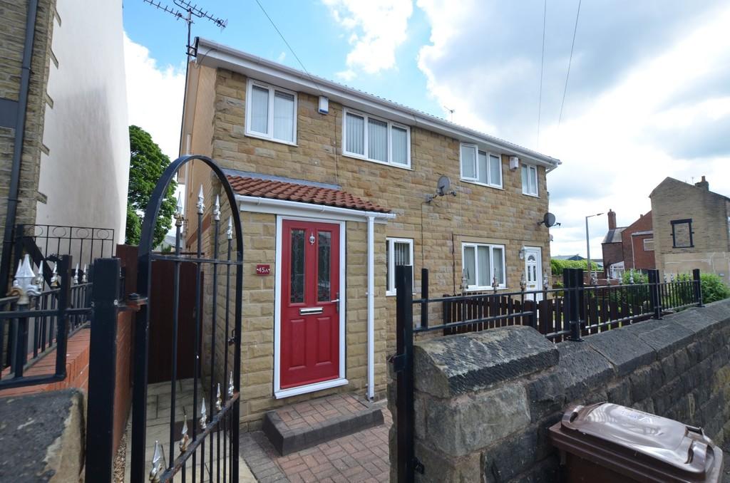 Shaw Lane, Barnsley 3 bed semidetached house £550 pcm (£127 pw)