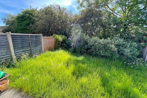 8 Applewood Drive, Gonerby Hill Foot, Grantham, NG31 8QN
