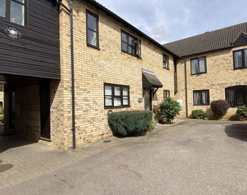Roscrea Court, Huntingdon 2 bed apartment £650 pcm (£150 pw)