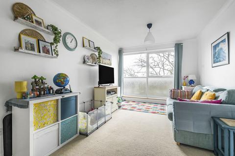 1 bedroom apartment for sale, Staines Road West, Sunbury-on-Thames, Surrey, TW16