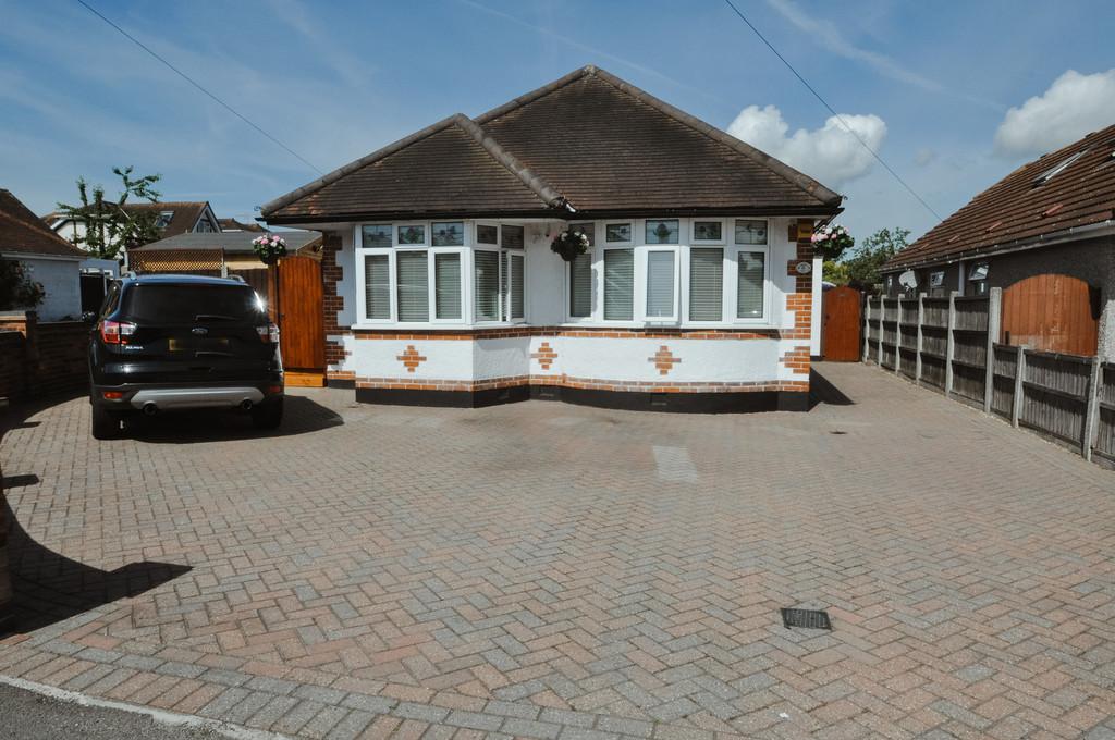 Shipwrights Drive, Thundersley 3 bed detached bungalow £550,000