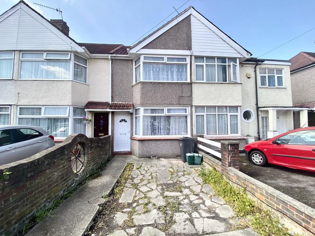 Hanover Avenue, Feltham 2 bed semidetached house £1,350 pcm (£312 pw)