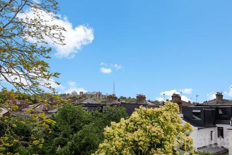 1 View Crescent, London, N8 8RW