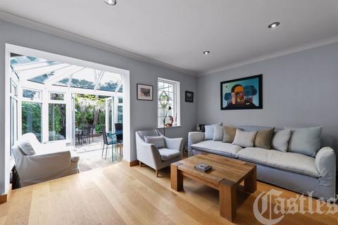 1 View Crescent, London, N8 8RW