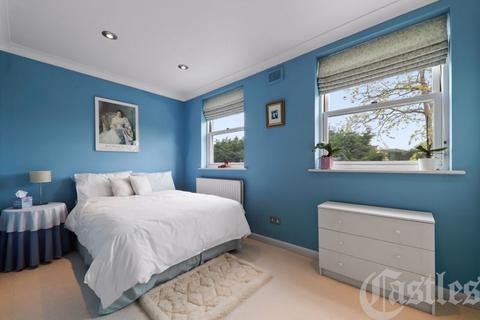 1 View Crescent, London, N8 8RW
