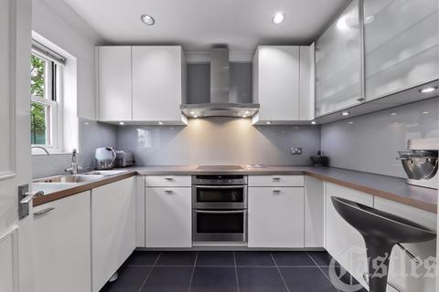 1 View Crescent, London, N8 8RW