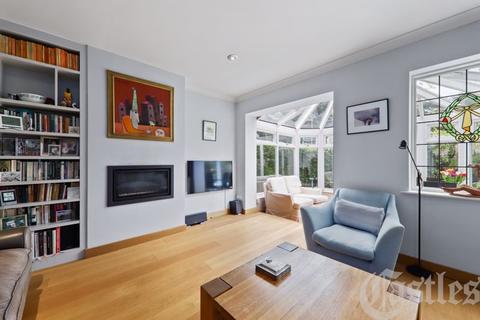 1 View Crescent, London, N8 8RW
