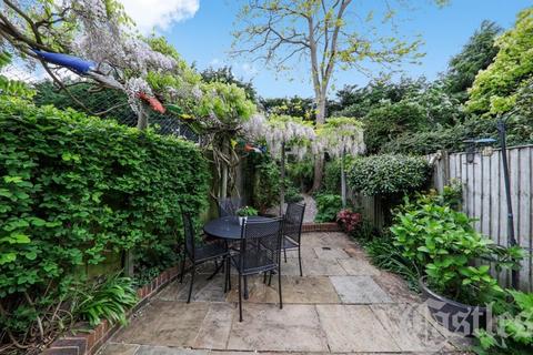 1 View Crescent, London, N8 8RW