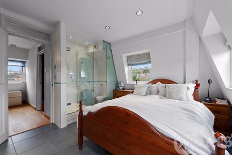 1 View Crescent, London, N8 8RW