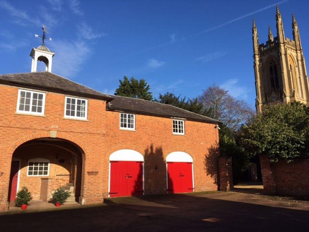 The Coaches, Hampton Lucy 2 bed flat £1,000 pcm (£231 pw)