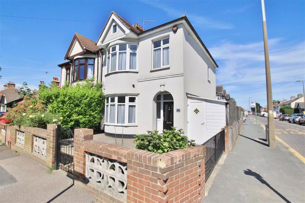 Westbury Road, Southend On Sea, Essex 3 bed end of terrace house £